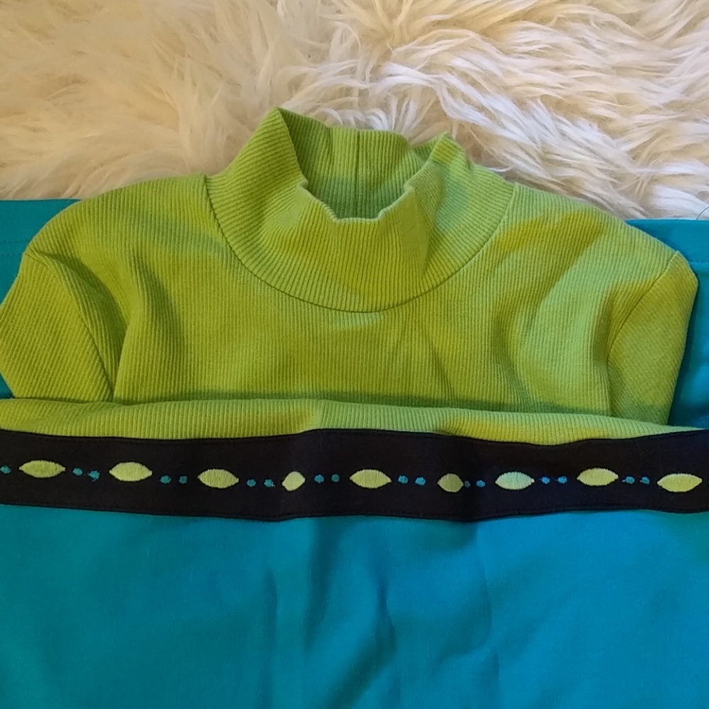 girls long sleeve green dress with pockets!